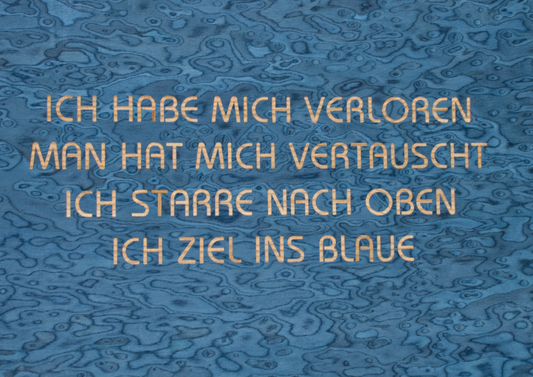 Ins Blau